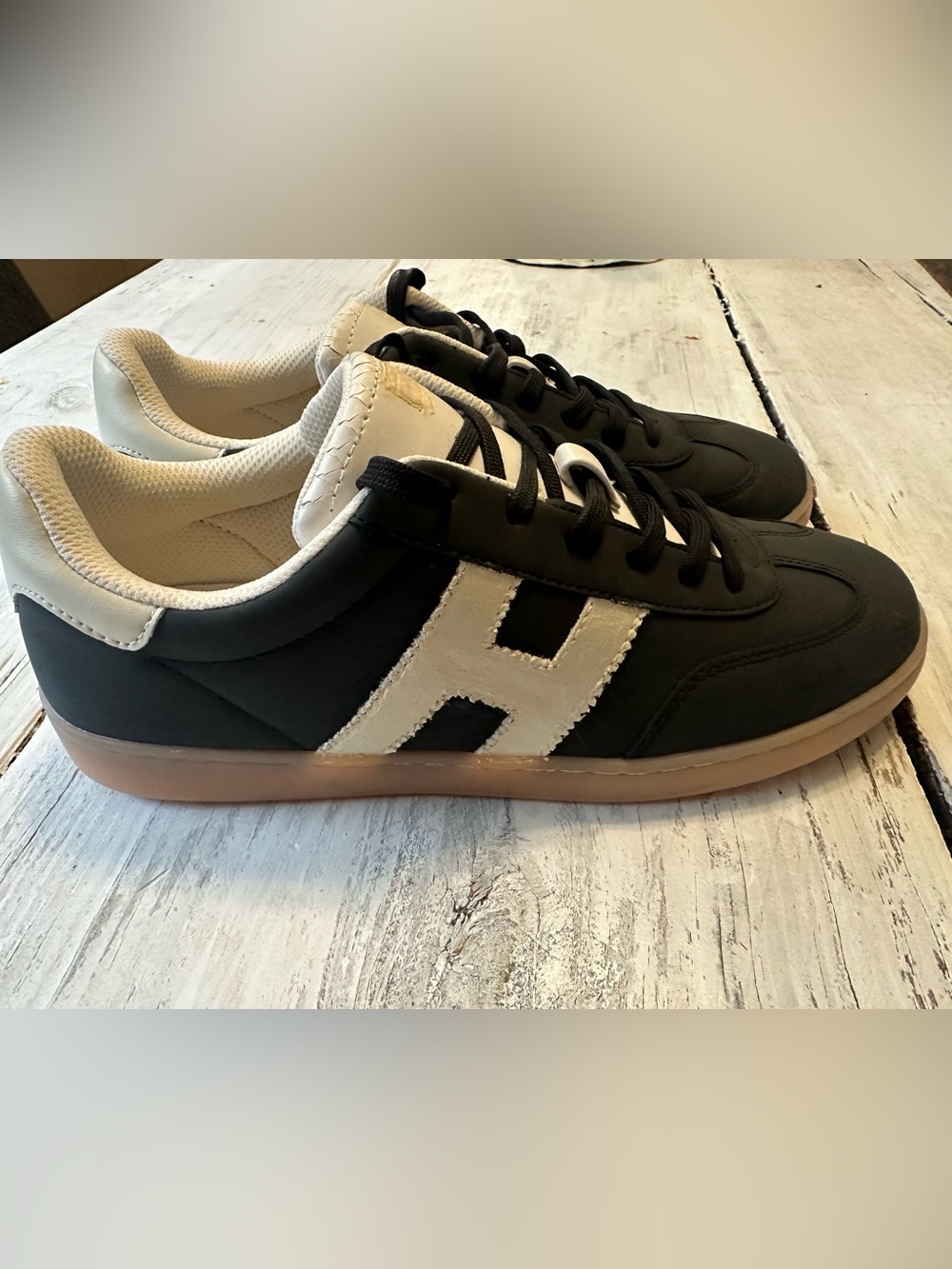 H Sneakers